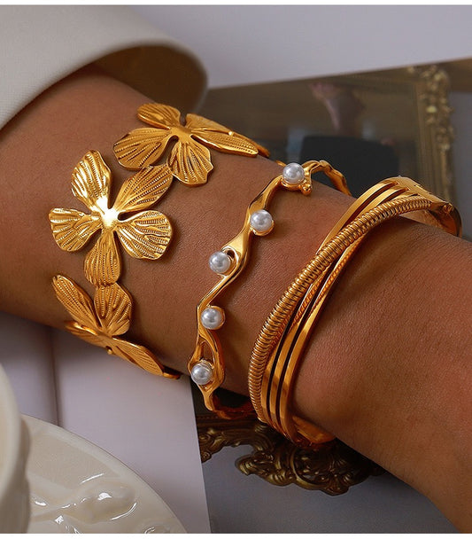 FLOWER GOLD BANGLE