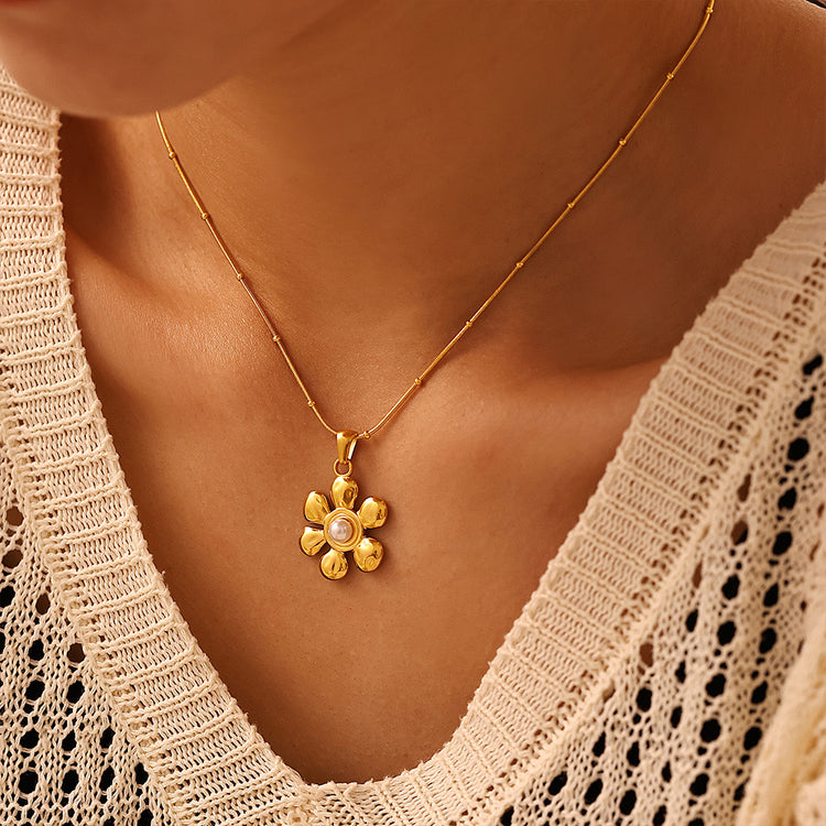 GOLD FLOWER NECKLACE