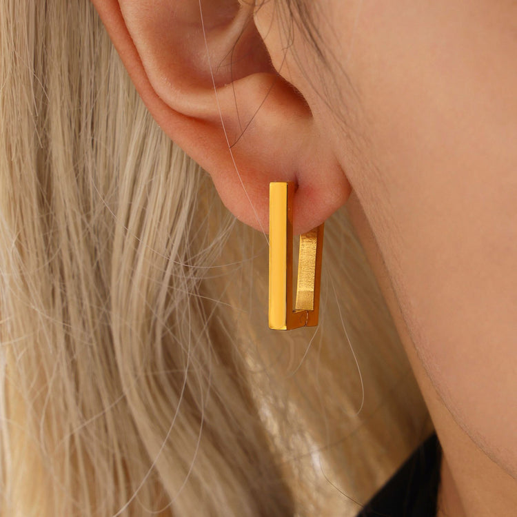 RECTANGULAR GOLD EARRINGS