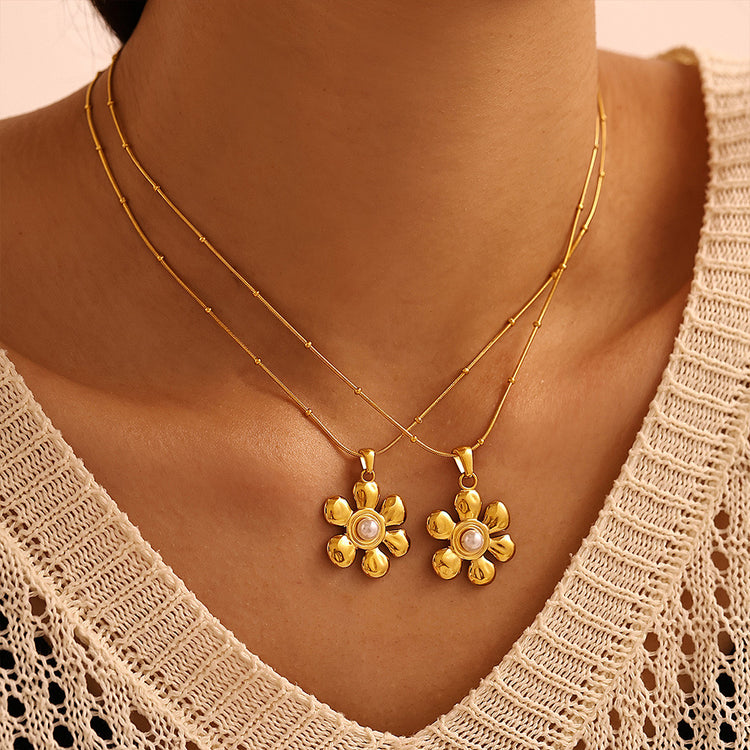 GOLD FLOWER NECKLACE