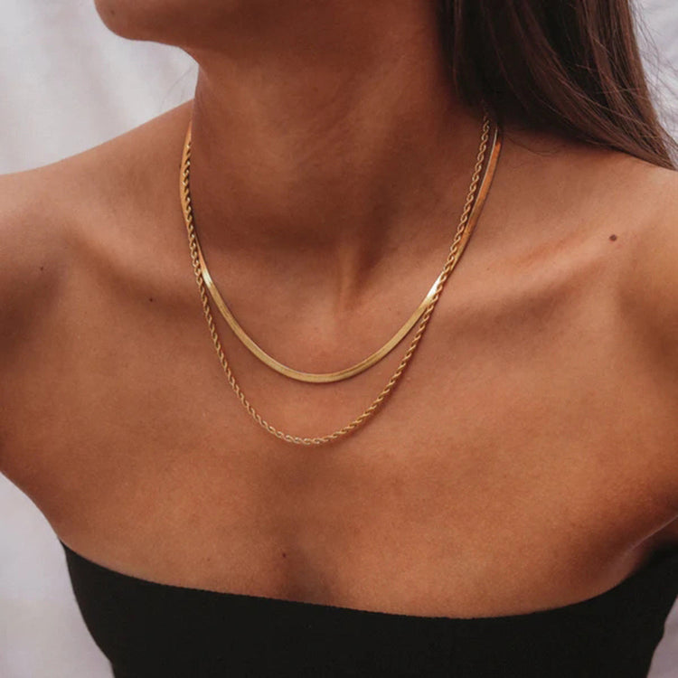 TWIST SNAKE CHAIN NECKLACE