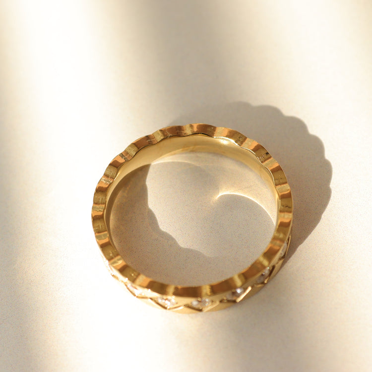 CIRCLE GOLD RING