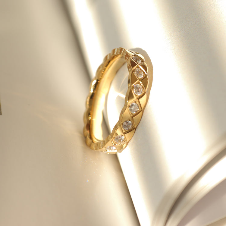 CIRCLE GOLD RING