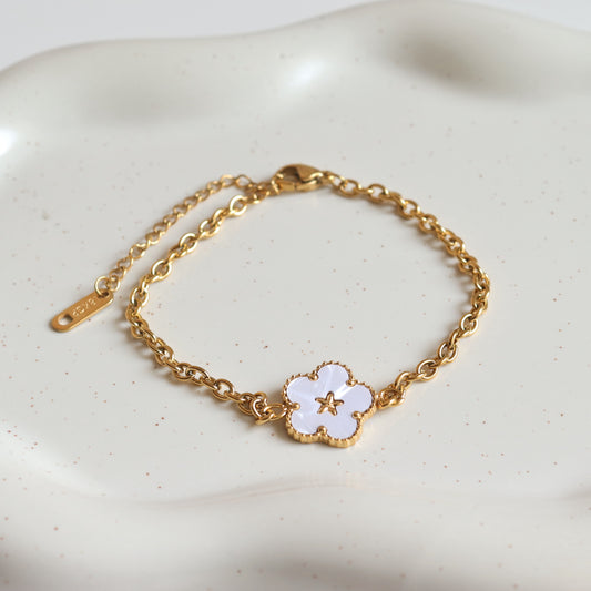 SINGLE WHITE FLOWER BRACELET