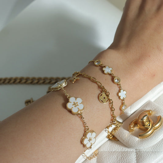 WHITE FLOWER BRACELET