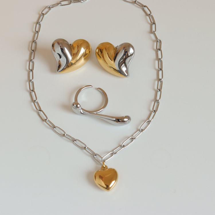 STAINLESS GOLD HEART NECKLACE