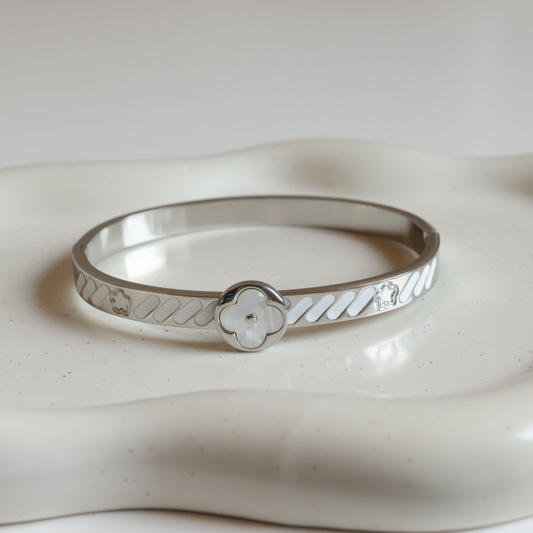 WHITE FLOWER BANGLE