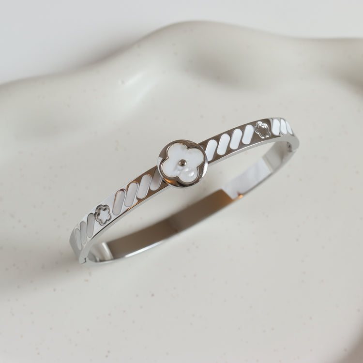 WHITE FLOWER BANGLE