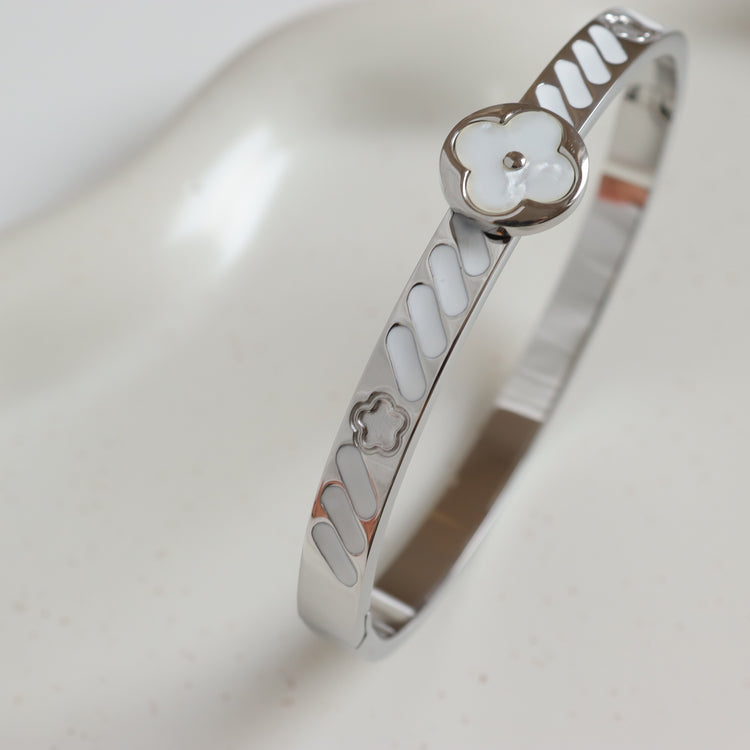 WHITE FLOWER BANGLE