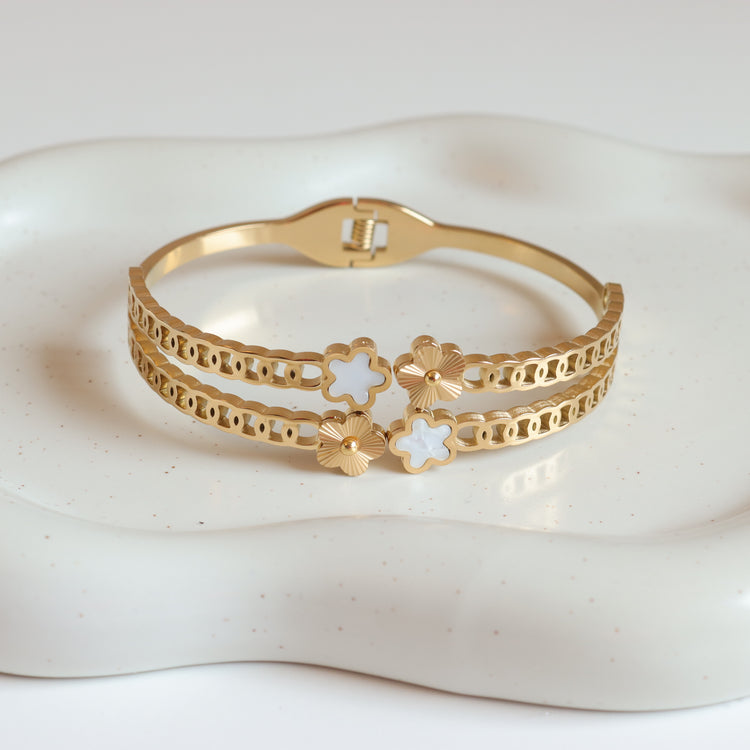 GOLD FLOWER BANGLE