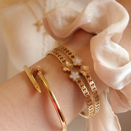 GOLD FLOWER BANGLE