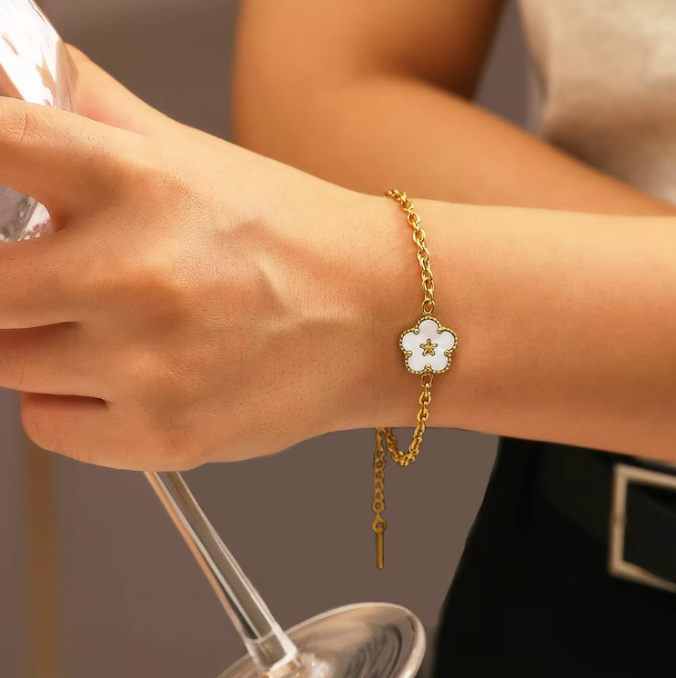 SINGLE WHITE FLOWER BRACELET