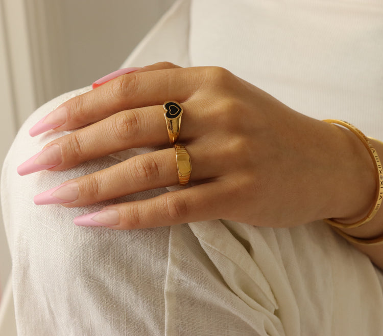 BLACK HEART RING