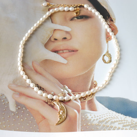 MOON PEARL NECKLACE